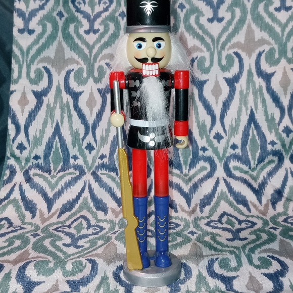 Multicolored nutcracker set - Picture 5 of 7